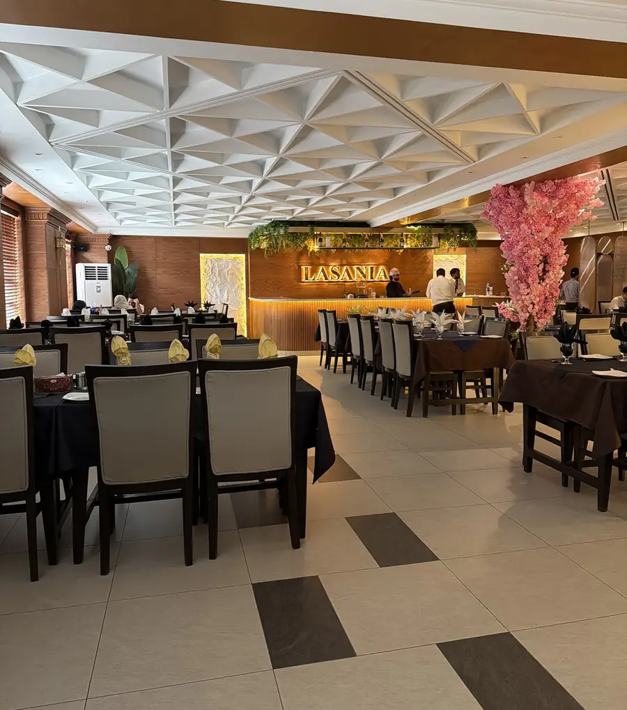 The dining hall at Lasania